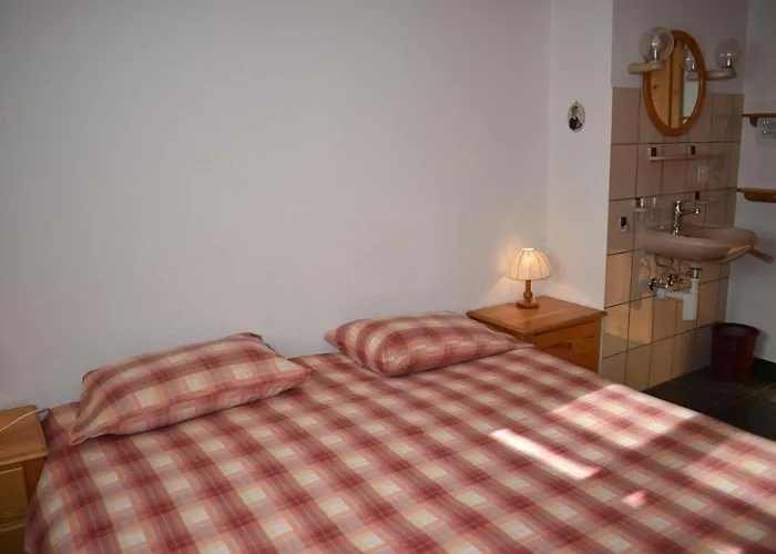 Curneglia * لينتسرهايدي